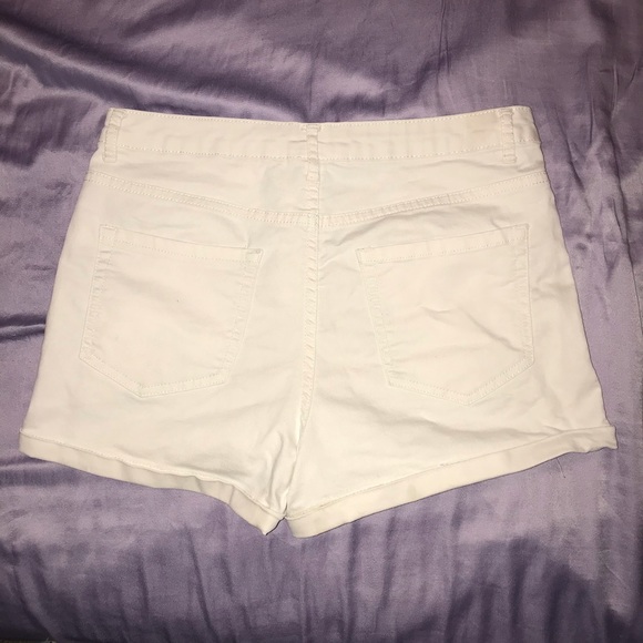 White Shorts Forever 21 - Picture 3 of 3
